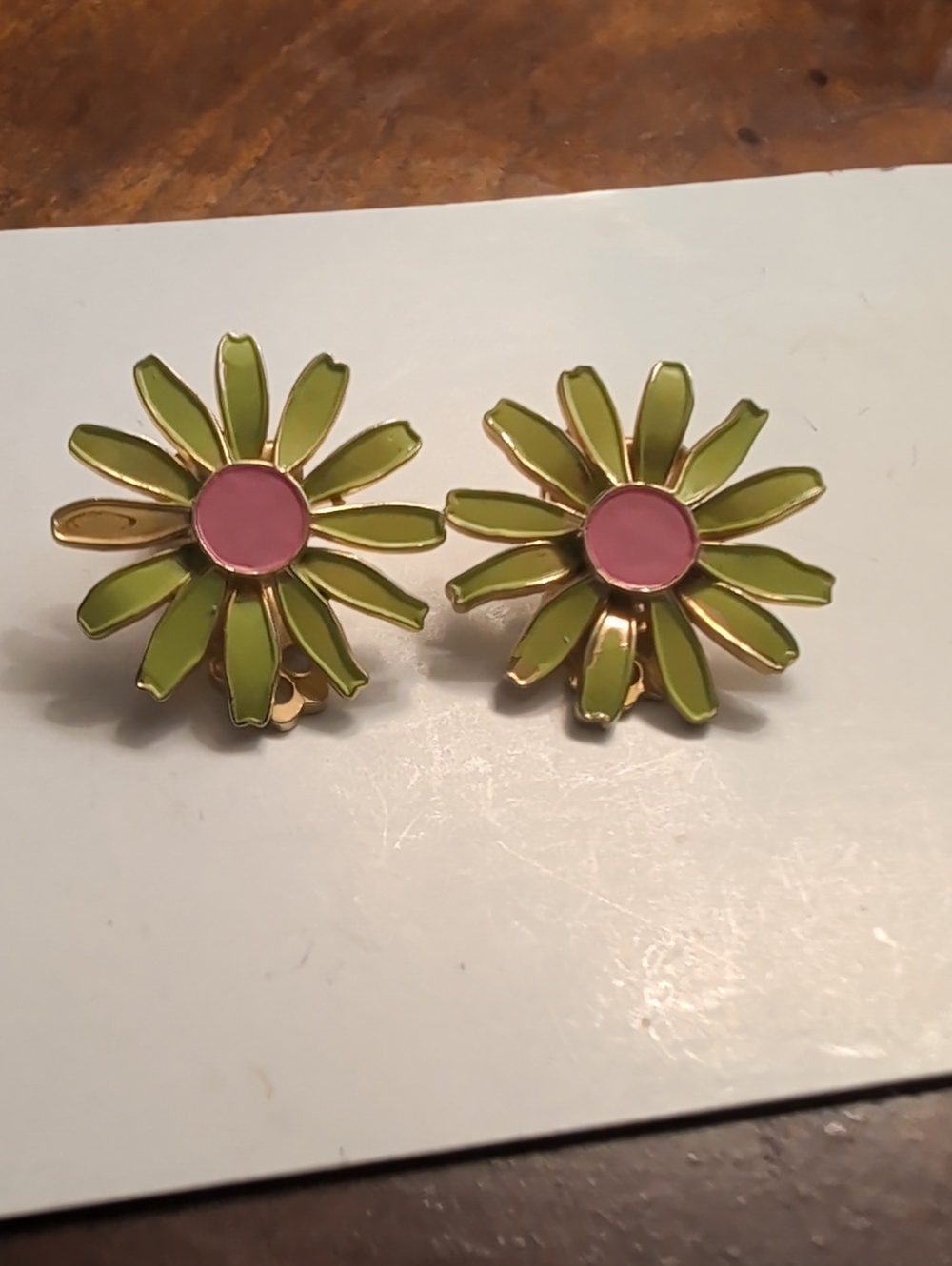 Vintage enamel green pink daisy 60's clip earrings